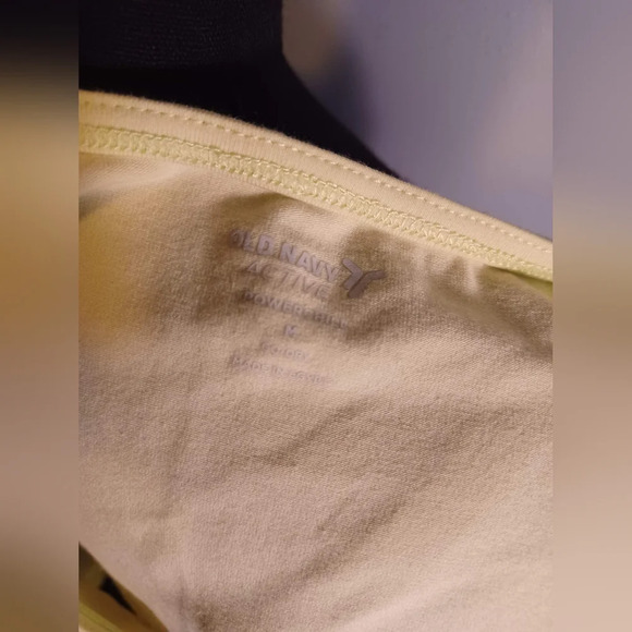 An Old Navy Yellow Activewear Crop Top - Picture 4 of 4